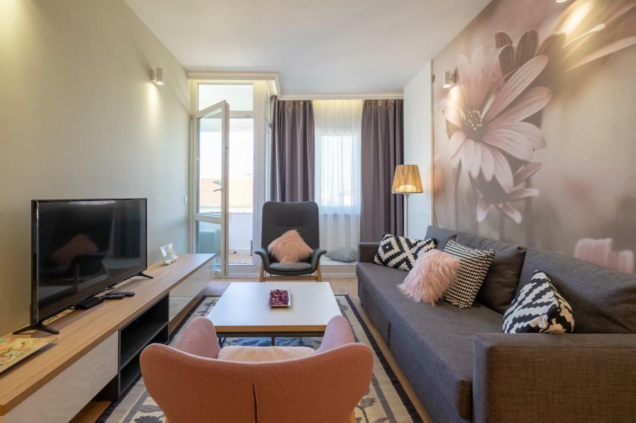Vitosha Blvd Luxury 2-Bedroom, 2-Bathroom With Balcony Sofia Exterior photo
