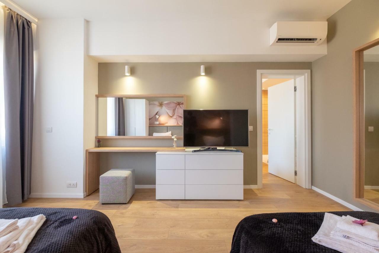 Vitosha Blvd Luxury 2-Bedroom, 2-Bathroom With Balcony Sofia Exterior photo