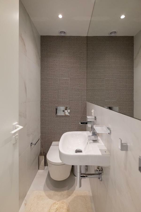 Vitosha Blvd Luxury 2-Bedroom, 2-Bathroom With Balcony Sofia Exterior photo