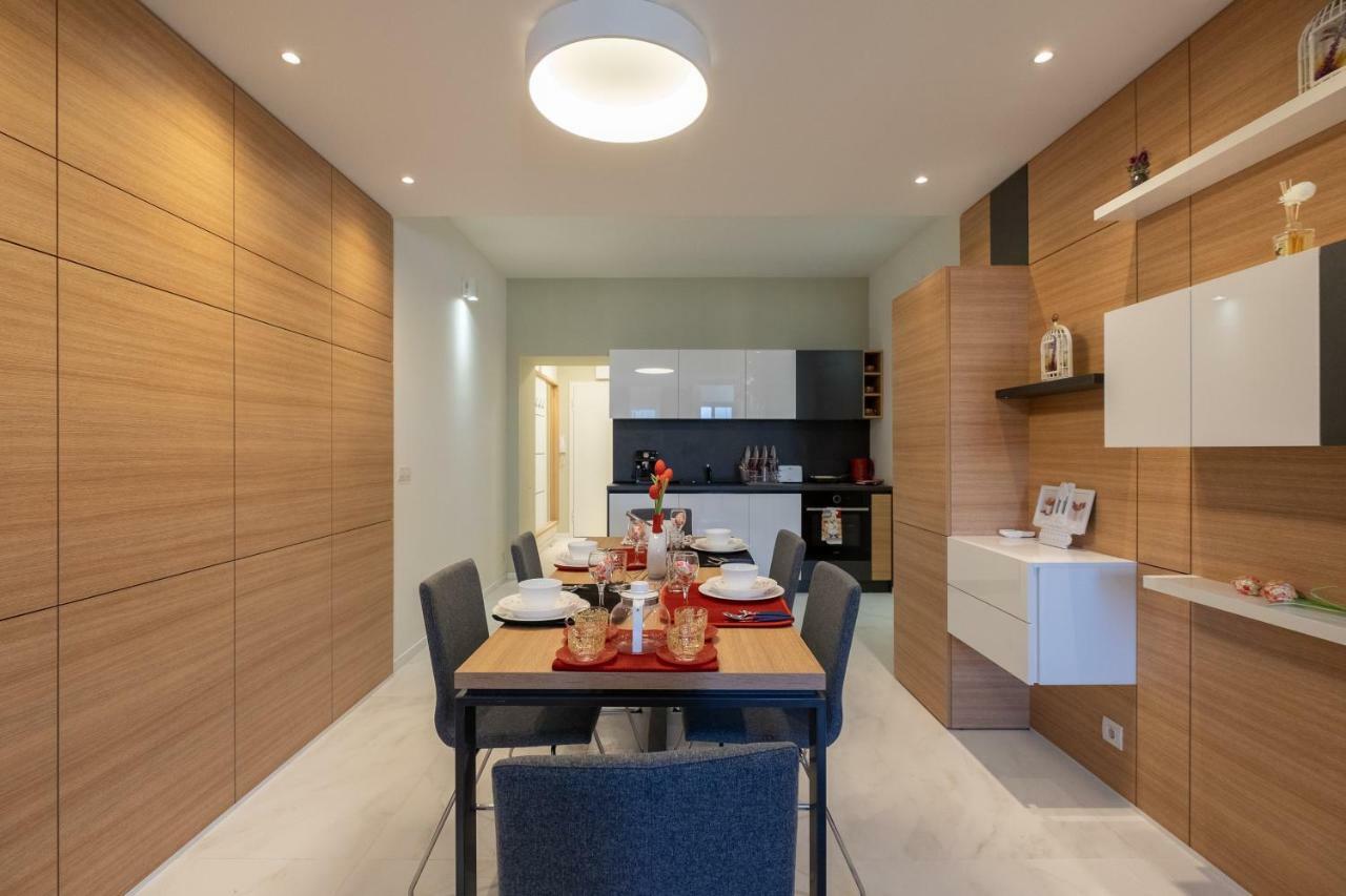 Vitosha Blvd Luxury 2-Bedroom, 2-Bathroom With Balcony Sofia Exterior photo