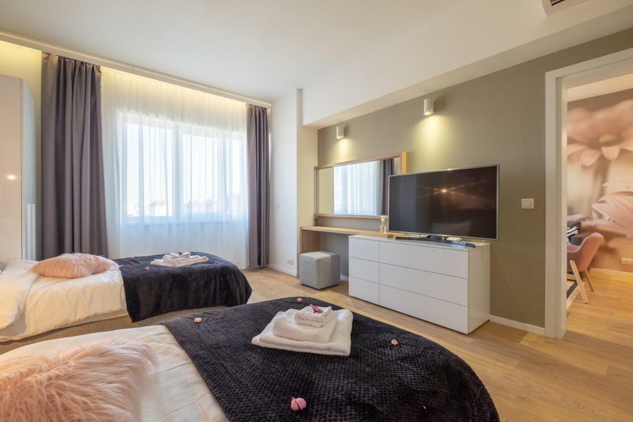 Vitosha Blvd Luxury 2-Bedroom, 2-Bathroom With Balcony Sofia Exterior photo
