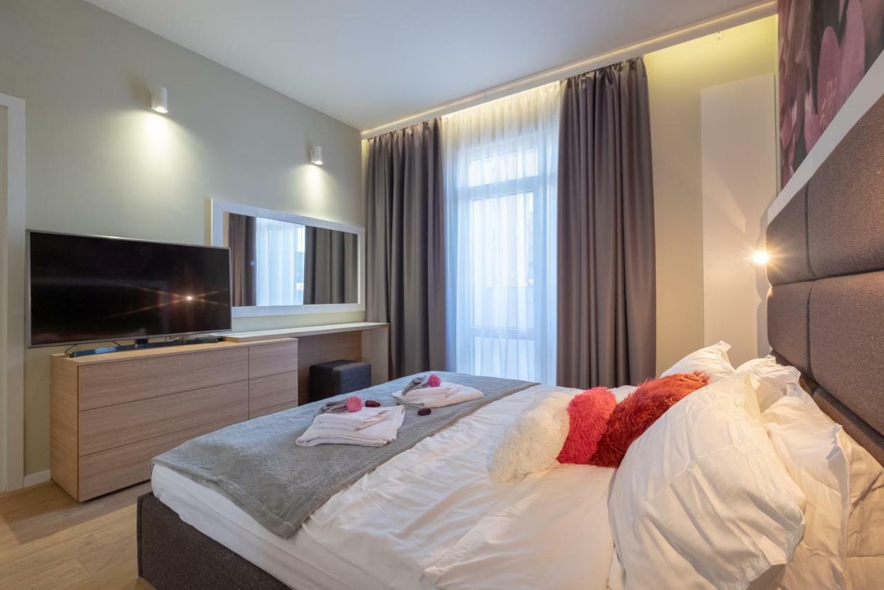 Vitosha Blvd Luxury 2-Bedroom, 2-Bathroom With Balcony Sofia Exterior photo